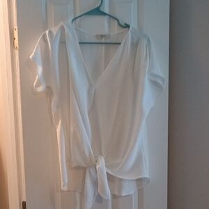 🤍 Beacon Apparel White Tie‑Front Blouse – Size Large – Lightweight V‑Neck Top